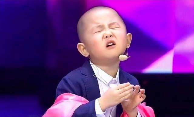 3岁上央视，5岁上春晚的男孩张峻豪，如今独来独往，还厌学？