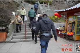 爬山也能开“外挂”！外骨骼“登山机器人”现身武当山图片