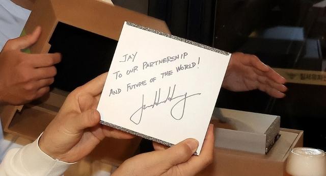 26万颗芯片落地韩国！黄仁勋靠炸鸡拿下两大韩企巨头，中国咋破局