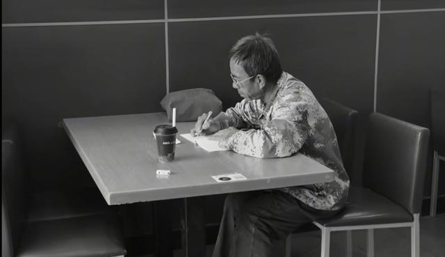 吃相太难看！农民工大爷写高考作文走红仅3天，令人恶心一幕上演