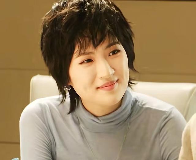 收手吧！资本家的“丑孩子”，笑的比哭还难看，别霍霍观众眼睛了