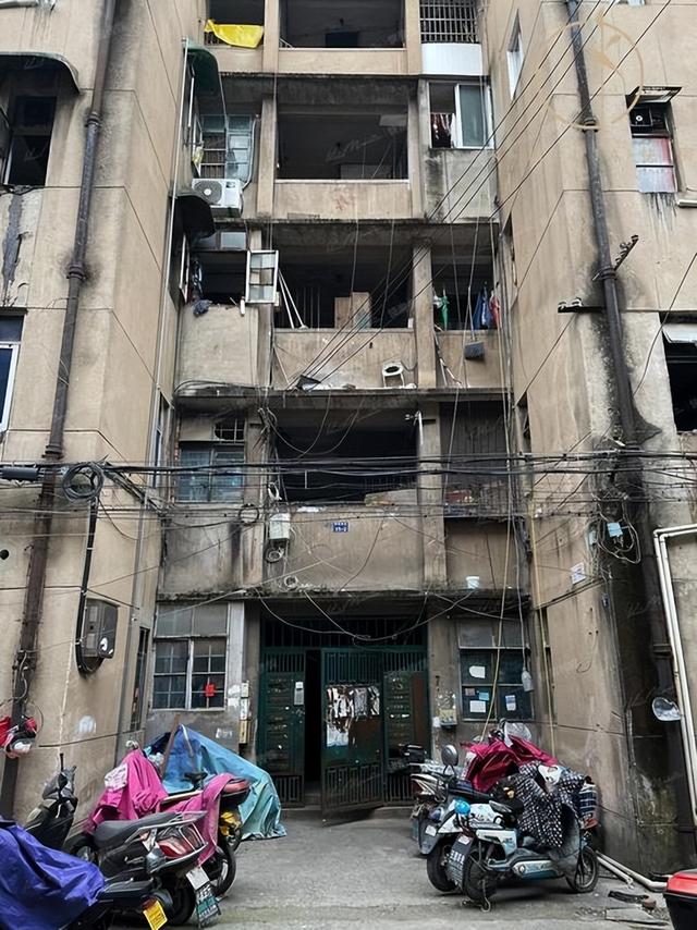 曹德旺预言要成真？若不出意外，2026年房地产将面临5大转折