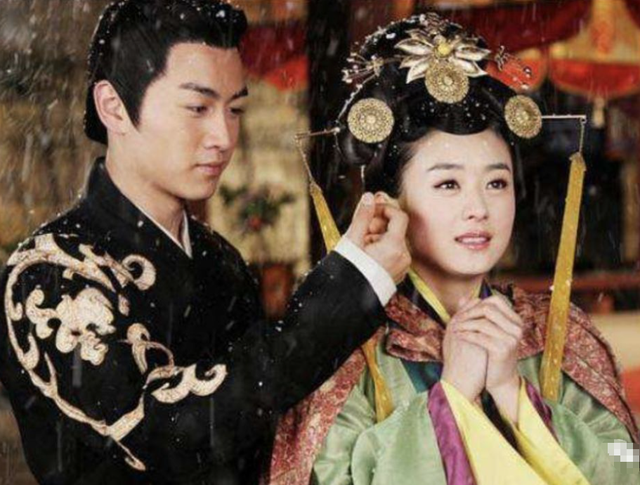 冯绍峰也没想到，被官媒高调官宣喜讯的赵丽颖，证实陈晓没说错