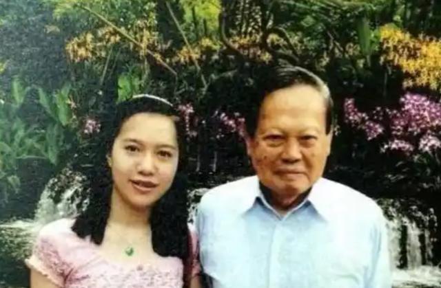 杨振宁离世仅2天，令人担心的事发生，原来翁帆一个字都没说错！