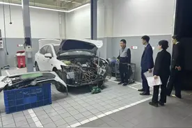 4S店买好了适配零件，但车主却说不想修了图片