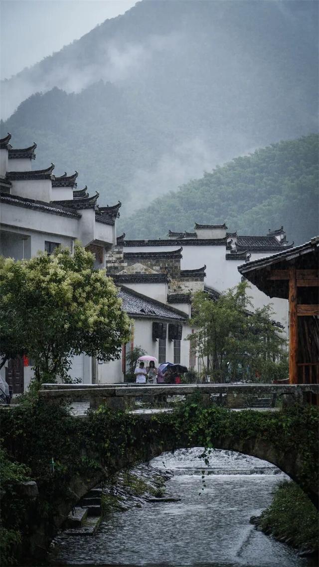 别再只去宏村了！这座水墨小城，藏着大半个徽州的秋，美得更诗意