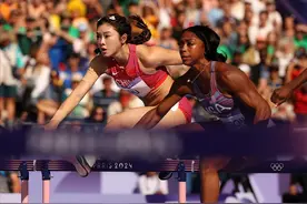 8月7日奥运会，100米栏，最后10米，吴艳妮最疯狂一幕，全场沸腾图片