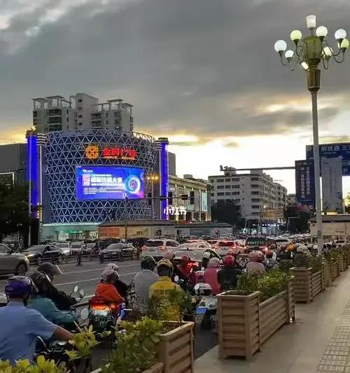 三亚不好玩了?东北人大批撤离,离开原因不是物价,而是生活现实