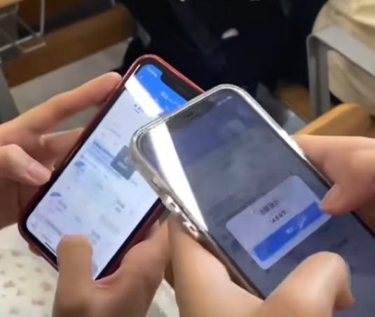 笑麻了！江苏女苦读12年，大学离家门1.4公里，4分钟路程让她崩溃