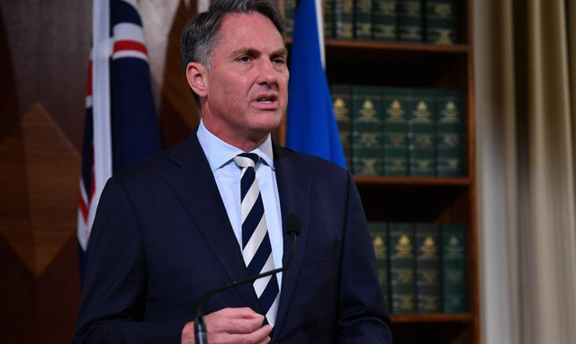 澳大利亚再撞枪口！入侵西沙被我军热焰弹反击后，澳军机仓皇溃逃