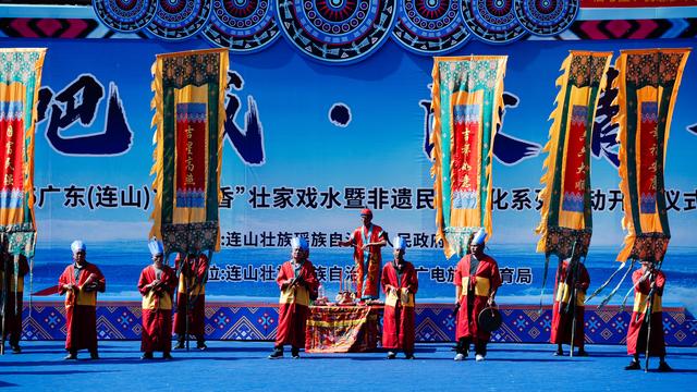 广东连山“七月香”：壮瑶汉各族儿女戏水祈福 水韵氧吧城清凉一夏