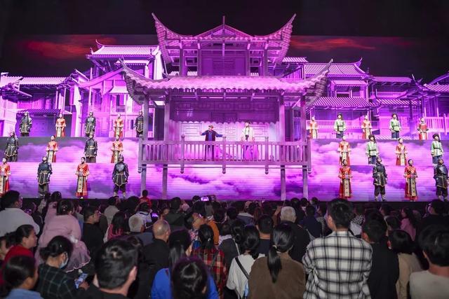 从天空之镜到仿古小镇：景区复制粘贴术失灵，这些景点你想去吗？