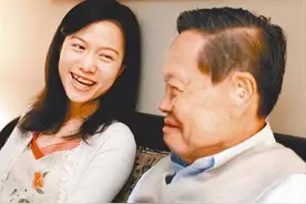 04年82岁杨振宁娶28岁翁帆，比岳父还大21岁，翁：我不觉得是牺牲图片
