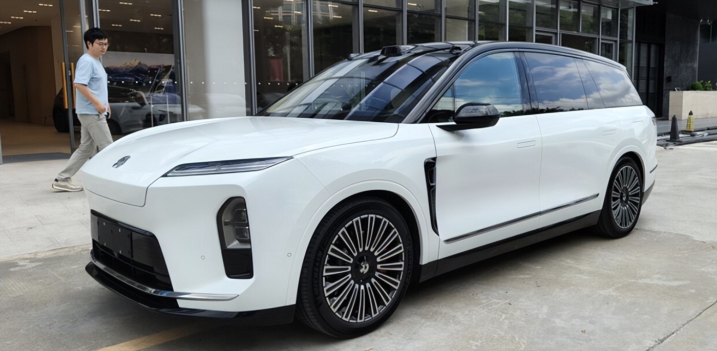 蔚来es8_ 纯电六座车对比 _理想MEGA vs 蔚来ES8