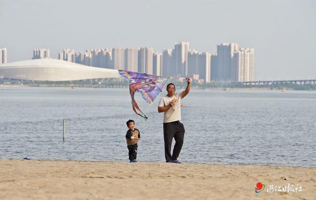 暖归金沙湾 湛江滨海休闲热度回升
