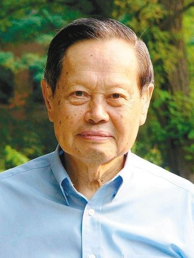 没想到，杨振宁去世后，49岁妻子翁帆	，竟因一个动作实现口碑暴涨