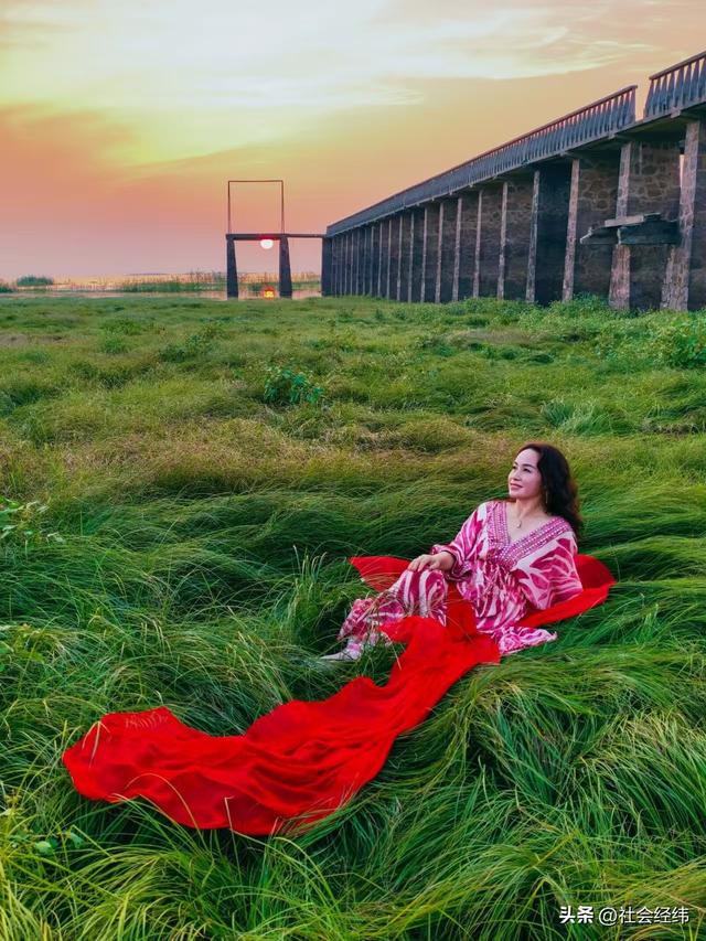每日一景|石臼湖溧水张许村栈桥赏 “橘子海” 夕阳，水天交融