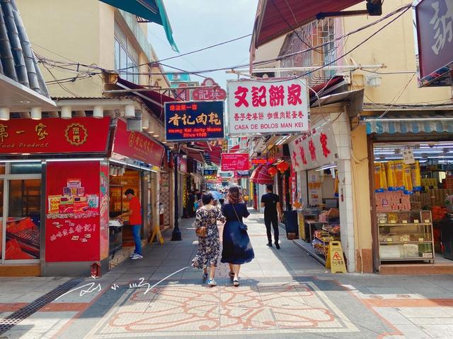 澳门有条“著名”美食街，全长仅121米，游客都来这里买手信？