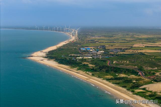 海南文昌：木兰湾风车海岸风光旖旎美如画