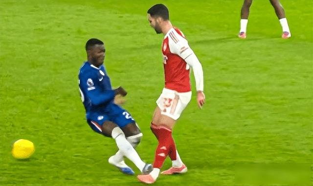 疯狂德比！十人切尔西尽显铁血，战平阿森纳，英超积分榜出炉