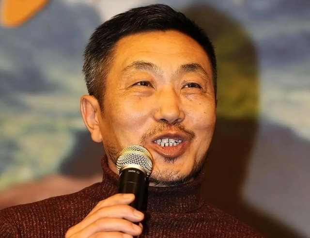 68岁老戏骨杜源现状：应聘幼儿园保安，被嫌年纪大遭对方劝退