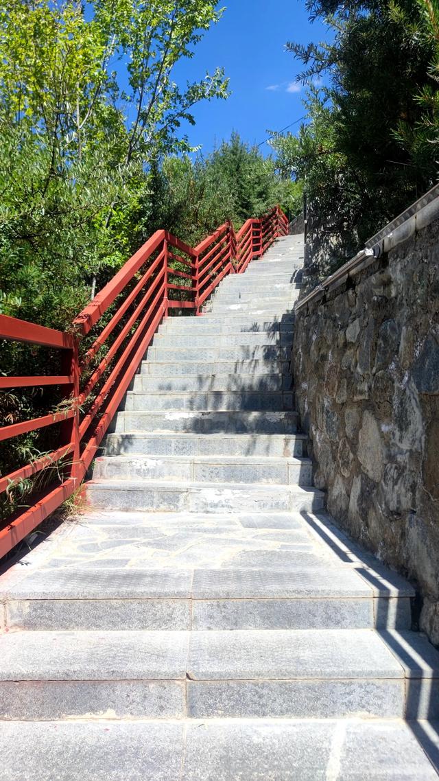 从拉萨查古玛呢拉康寺徒步到柳梧大桥，11公里