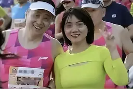 马拉松野鸳鸯后续，拍摄者公开道歉，女子订婚照疑曝光，律师发声图片