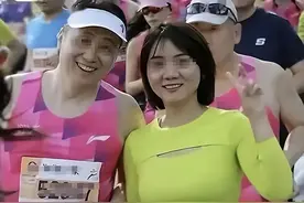 马拉松野鸳鸯后续，拍摄者公开道歉，女子订婚照疑曝光，律师发声图片