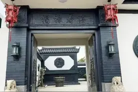 庭院大门应该做成门楼式，还是做成门路式，样式不同讲究不同。图片