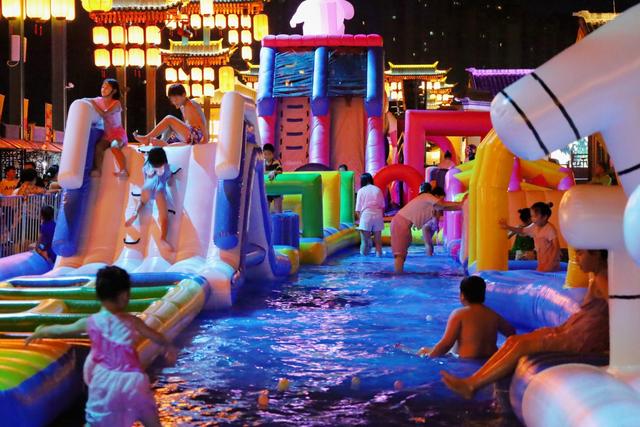 广安不夜城"浪出圈·夏日造浪计划"火热进行中