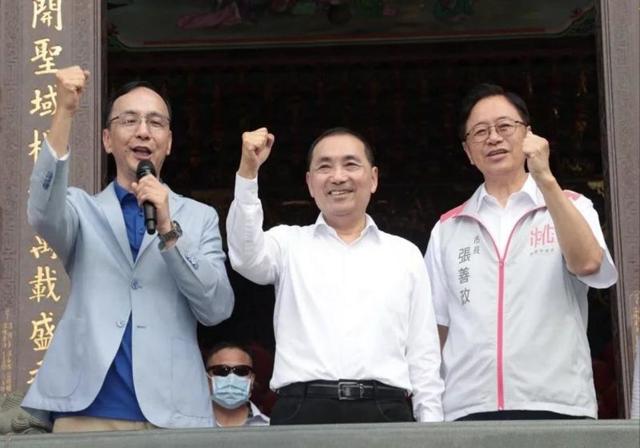 登机赴京前，郑丽文公布人事名单	，朱立伦回应特殊，不准打破惯例