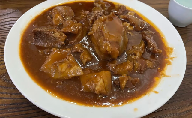 这座火车拉来的牛肉板面城，大多人都没怎么玩过