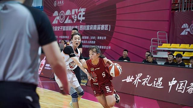女篮惊现“铁人五项”！五人军团打满全场，宫鲁鸣预言成真