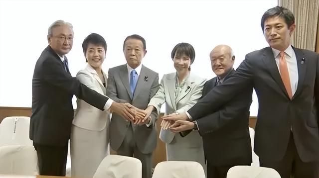 美媒出马打脸，特朗普训示高市，日本还想平事，中方回应绝不接受