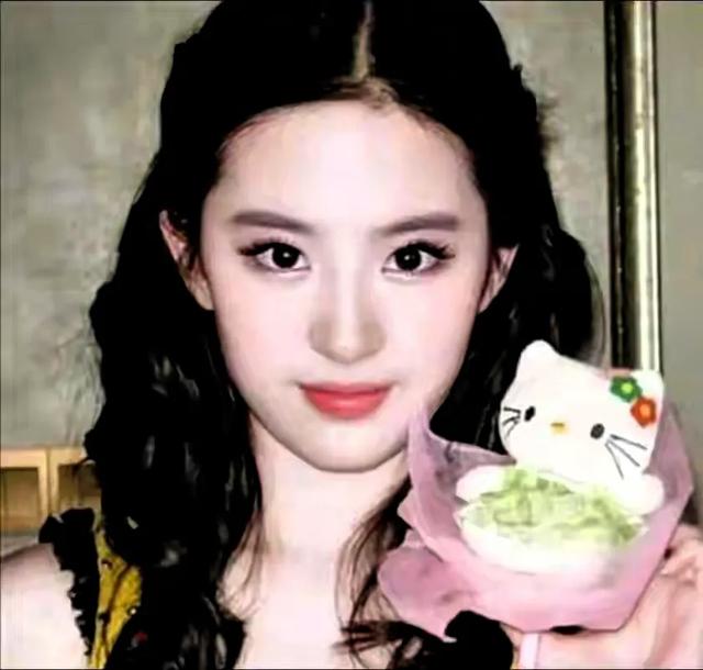 镜子不会说谎！刘亦菲居家自拍意外曝光真实腰臀比，这才叫健康美