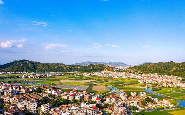 广东“穷到冒烟”的县，面积比100个上海黄浦区大，人均GDP很低