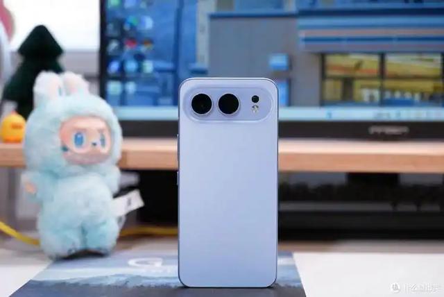 海外销量占半壁江山,荣耀双线作战,硬件创新是破局关键?