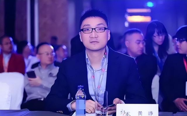 放弃首富做“首善”，他41岁无偿捐出了1000亿，功成身退令人羡慕