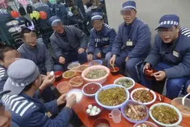 监狱里，有丰盛的年夜饭吗？图片