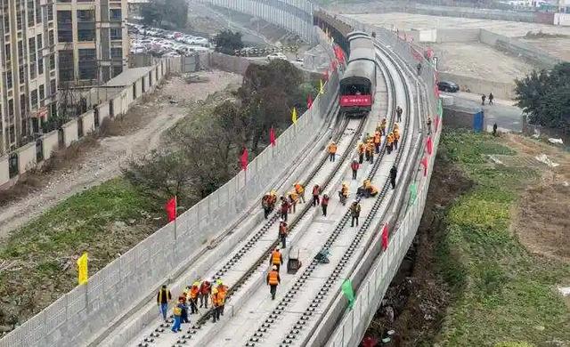 总投资3000亿，专家高呼养不起，中国为什么一定要建川藏铁路？