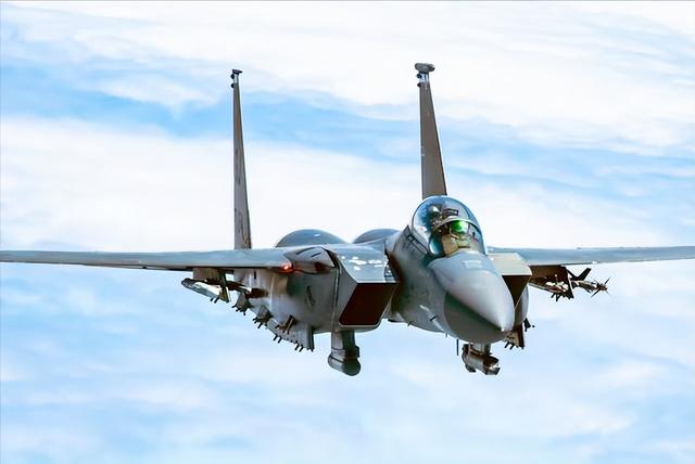 F-15战斗机，被誉为美利坚之鹰，服役至今未尝败绩,有多厉害？