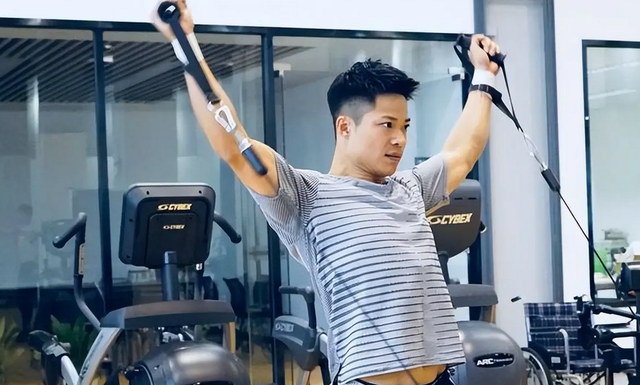 全红婵也没想到，香港火灾后	，院长苏炳添凭一举动实现口碑暴增