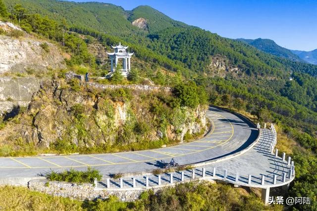 大理郊外的G214国道有个观景台,是只适合骑友去打卡的好去处