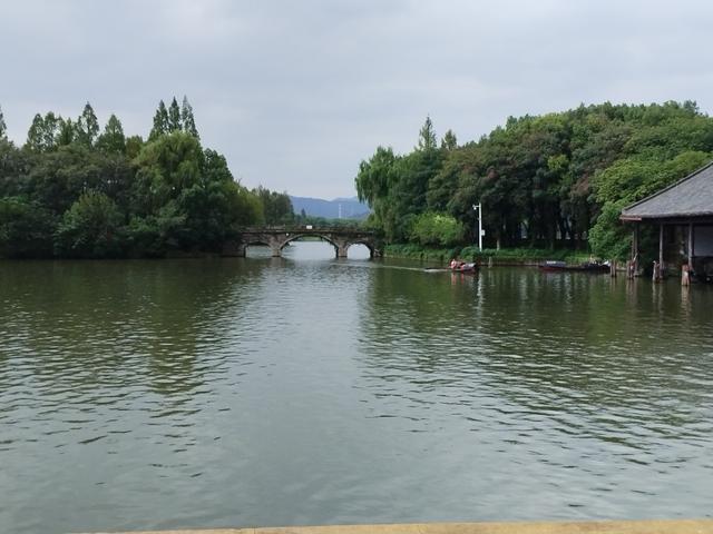 游景色秀美的柯岩