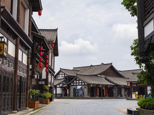 四川又一小镇火了，占地 1.9 万亩总投资 30 亿，有望超过黄龙溪古镇