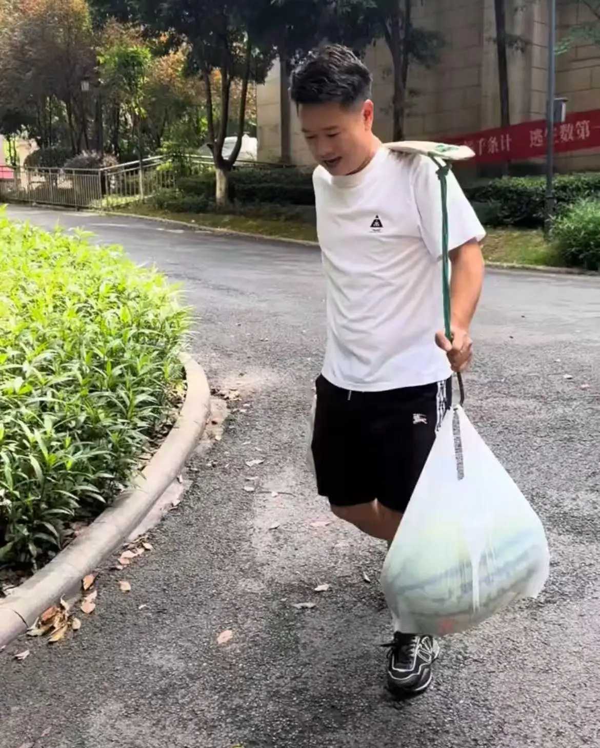 一顿吃200个水饺的16个外甥开学了(这几个孩子都是自己从小看到大的) 一顿吃200个水饺的16个外甥开学了(这几个孩子都是自己从小看到大的)
