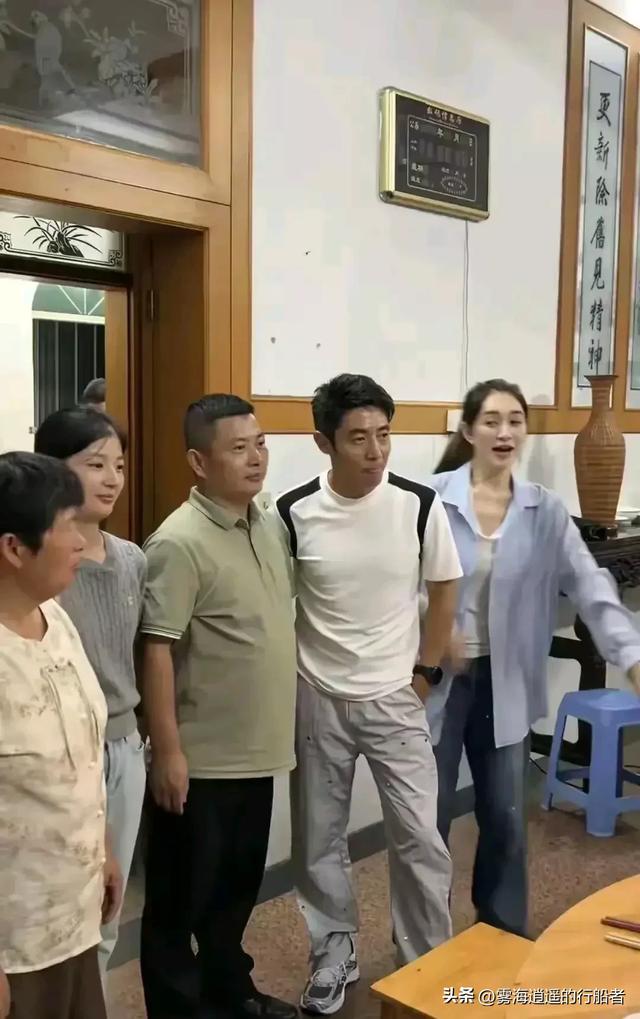 李小冉快50岁了还这么丰满，瘦却很有料，让人好奇她是怎么做到的