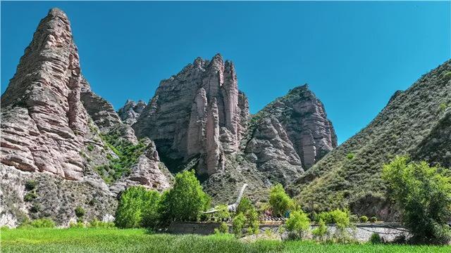 炳灵龙谷（石林）丨丹霞地貌中的恐龙主题乐园