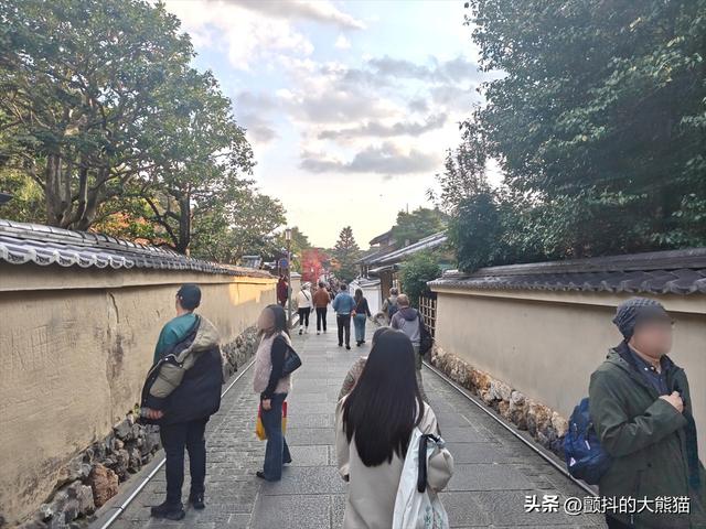 【实地直击】过度旅游真的缓解了？探访中国人身影消失后的京都