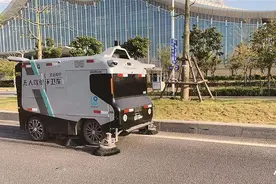 一辆车可抵五个人！翔安扫地机器人就这么水灵灵地上路了！图片